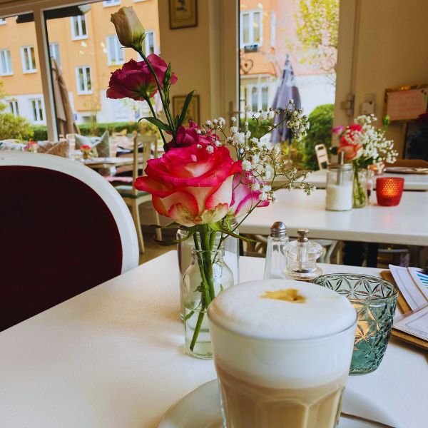 Frühstücks-Date im Café Franca in München