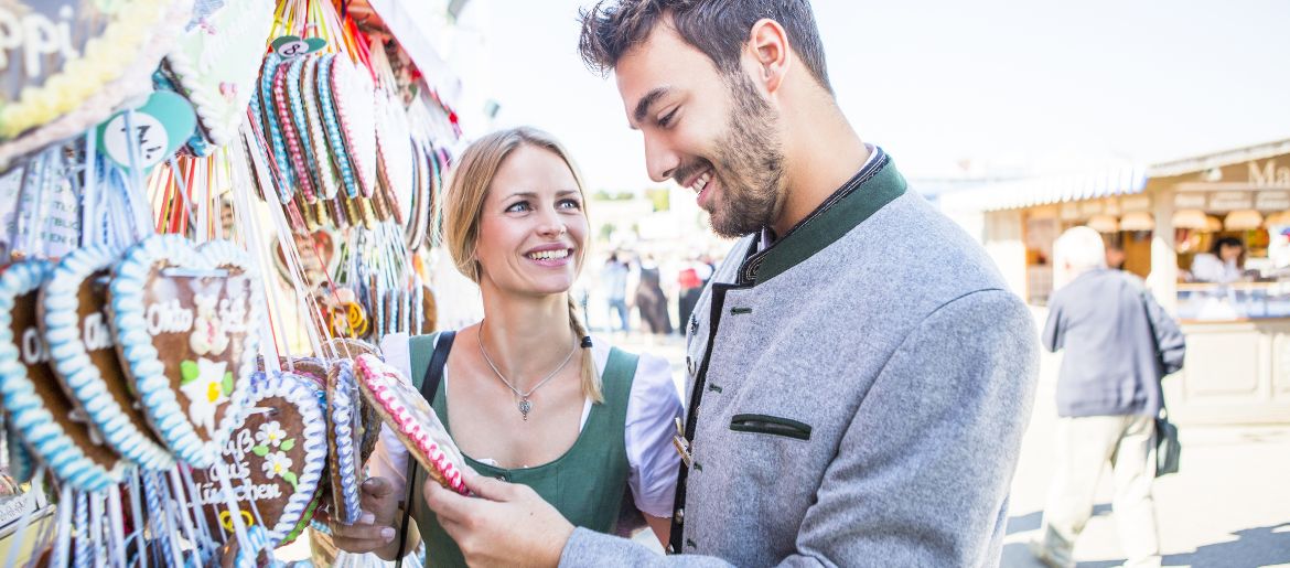 Wiesn, Wasen und Co. - die besten Flirttipps fürs Volksfest.