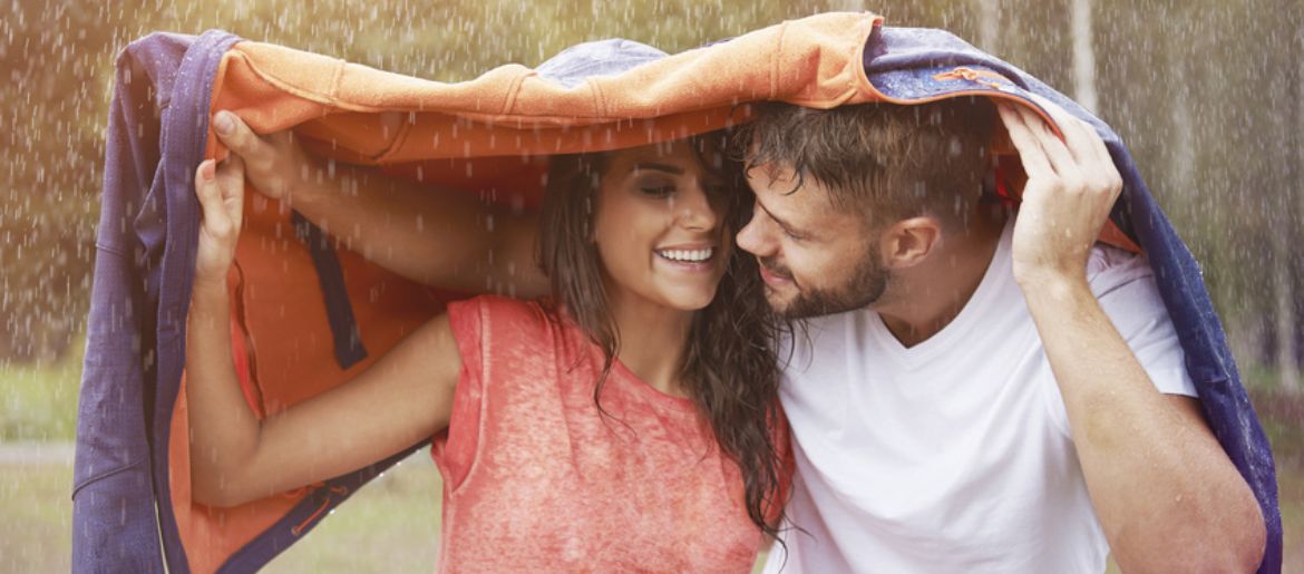 Die besten Date Ideen für schlechtes Wetter in deiner Stadt